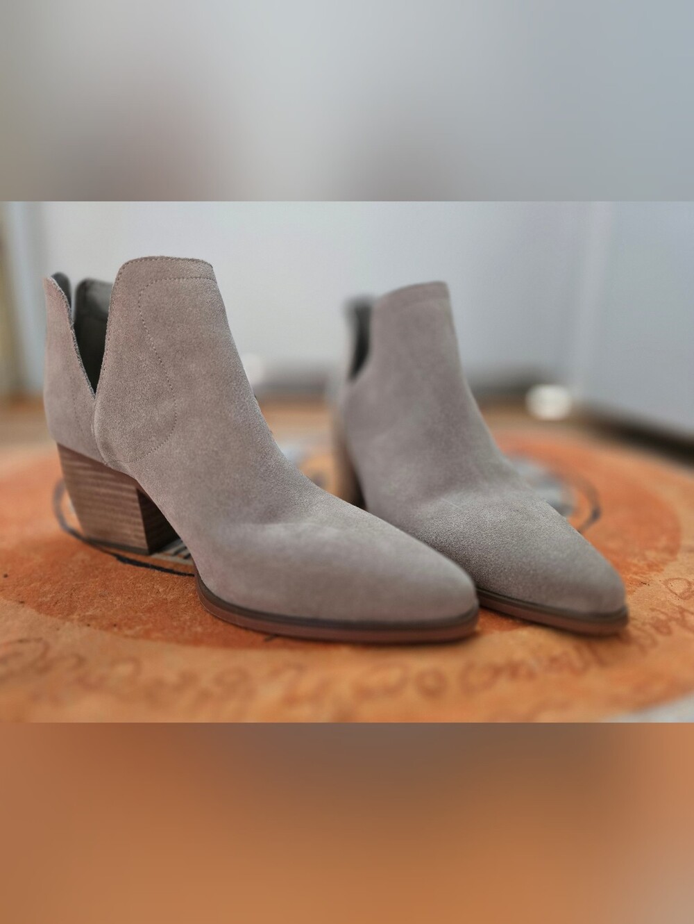 Vince Camuto Women's Ankle Booties Taupe Size 9.5 Block Heel - Picture 4 of 5